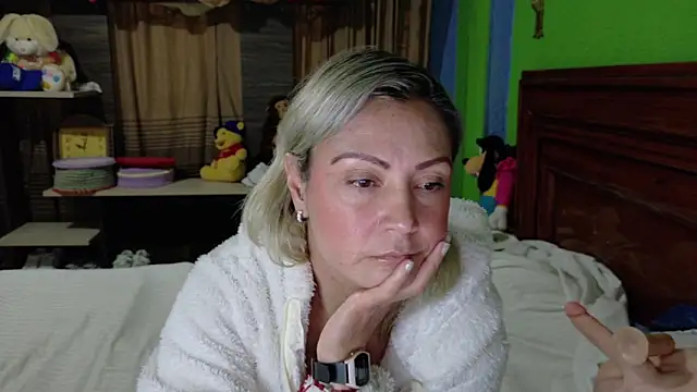 Snapshot of _Charlize_theron_ chatting on February 3, 2:53 am Charlize theron online show from February 3, 2:53 am