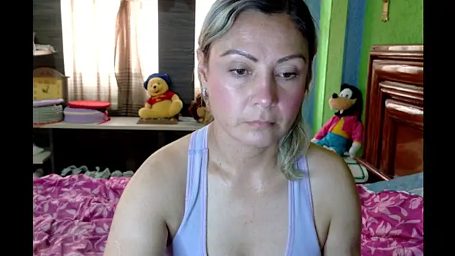  Charlize theron  online show from April 22, 7:31 pm