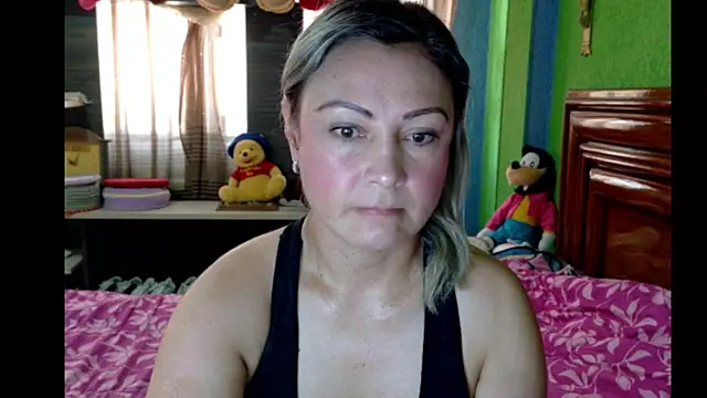  Charlize theron  online show from April 18, 6:10 pm