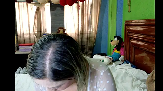  Charlize theron  online show from March 16, 8:00 pm