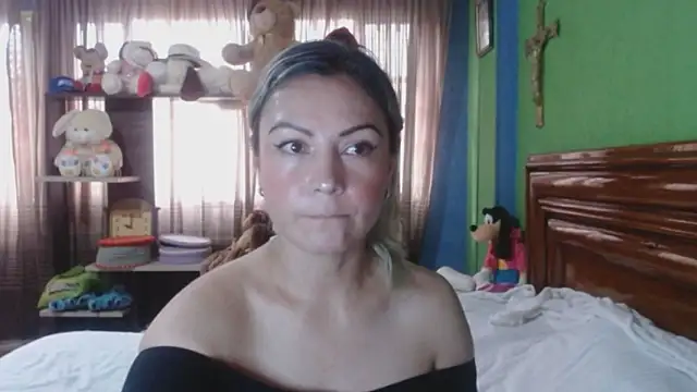  Charlize theron  online show from December 2, 7:37 pm