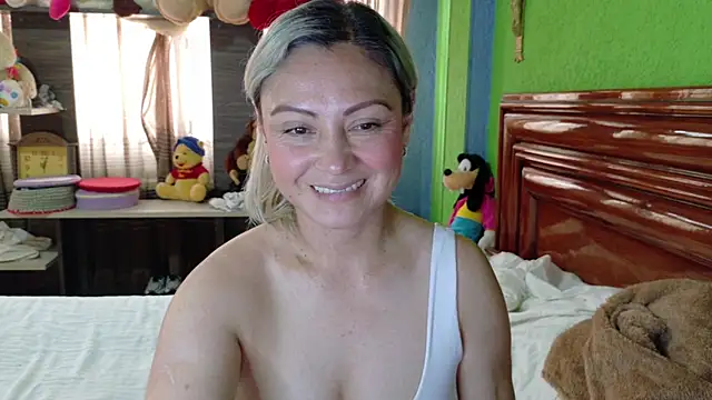  Charlize theron  online show from March 8, 7:06 pm