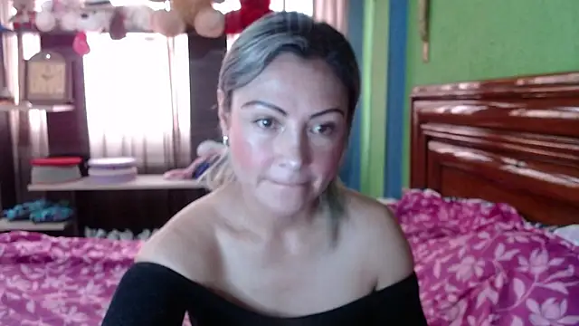  Charlize theron  online show from October 26, 8:31 pm