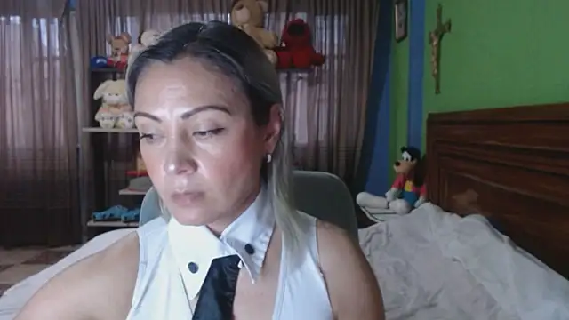  Charlize theron  online show from November 22, 10:30 pm