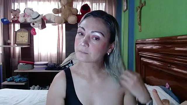  Charlize theron  online show from November 2, 8:25 pm