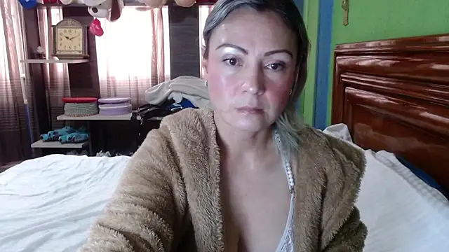  Charlize theron  online show from November 5, 9:29 pm