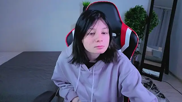 EllinEverly online show from April 15, 9:15 pm