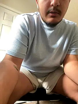 Snapshot of mixedcouplee69 chatting on October 20, 11:11 am mixedcouplee69 online show from October 20, 11:11 am