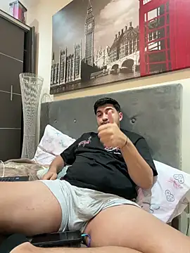 Snapshot of mixedcouplee69 chatting on November 6, 11:09 pm mixedcouplee69 online show from November 6, 11:09 pm