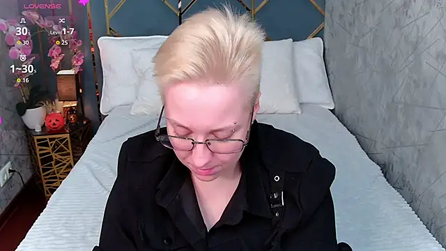 AlexandraGreen online show from October 31, 9:11 pm