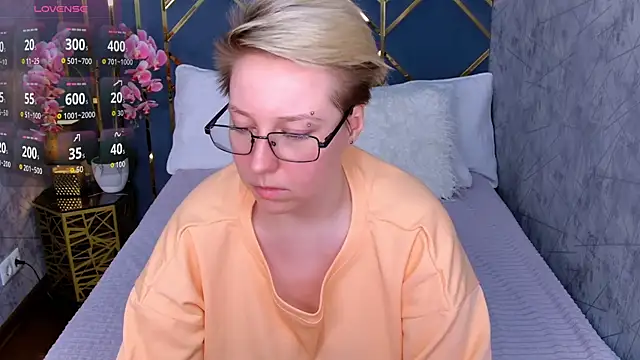 AlexandraGreen online show from March 2, 9:00 pm