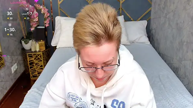 AlexandraGreen online show from October 21, 3:55 pm