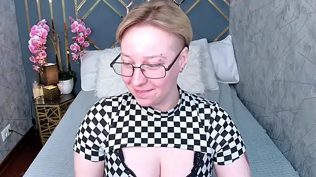 AlexandraGreen online show from March 26, 11:46 pm