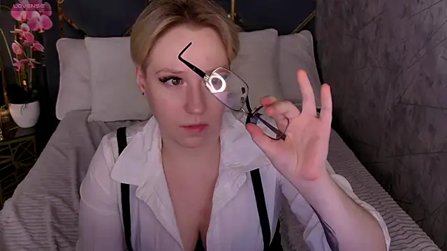 AlexandraGreen online show from April 4, 10:49 pm