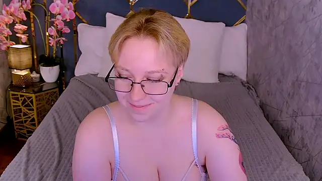 AlexandraGreen online show from April 19, 6:10 pm