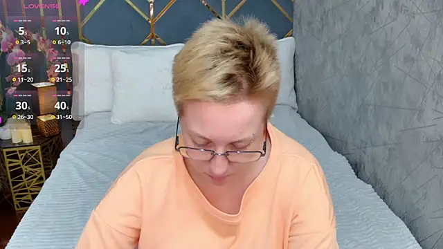 AlexandraGreen online show from October 12, 9:05 pm