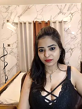 QUEEN-ADITI online show from March 4, 5:21 pm