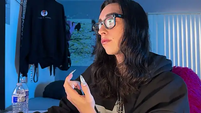 xoFrankie online show from April 4, 9:10 pm