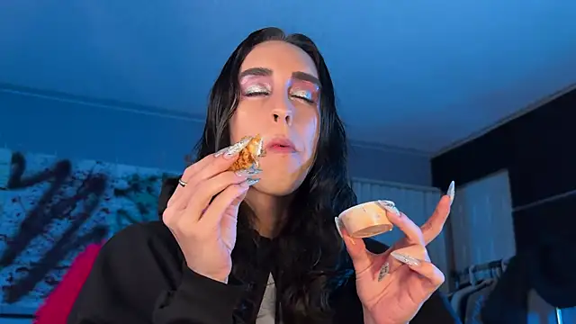 xoFrankie online show from April 4, 7:59 am