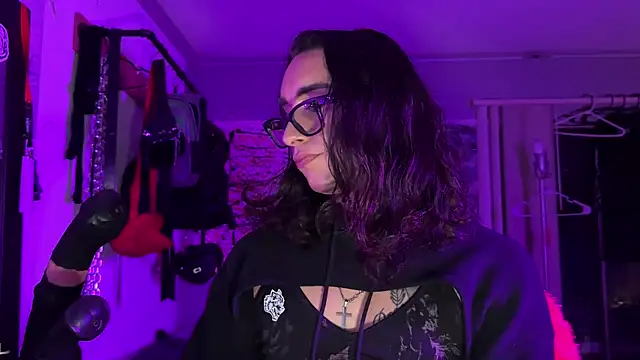 Snapshot of xoFrankie chatting on November 6, 3:21 am xoFrankie online show from November 6, 3:21 am