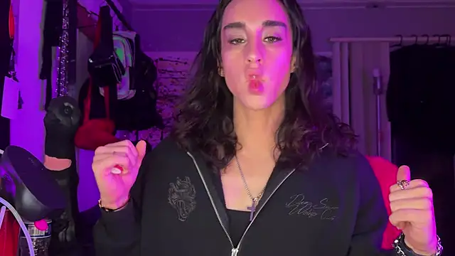 Snapshot of xoFrankie chatting on November 11, 3:23 am xoFrankie online show from November 11, 3:23 am