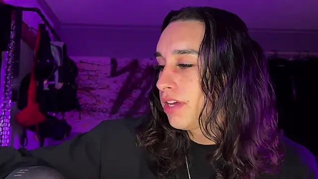 Snapshot of xoFrankie chatting on November 13, 3:10 am xoFrankie online show from November 13, 3:10 am