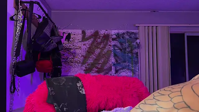 xoFrankie online show from February 10, 4:33 am