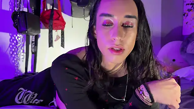 Snapshot of xoFrankie chatting on December 3, 2:45 am xoFrankie online show from December 3, 2:45 am