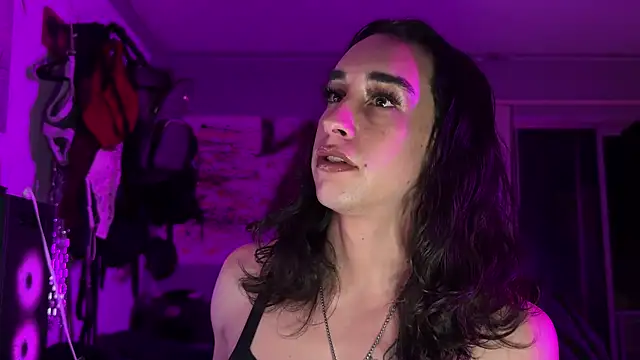 Snapshot of xoFrankie chatting on December 15, 5:02 am xoFrankie online show from December 15, 5:02 am