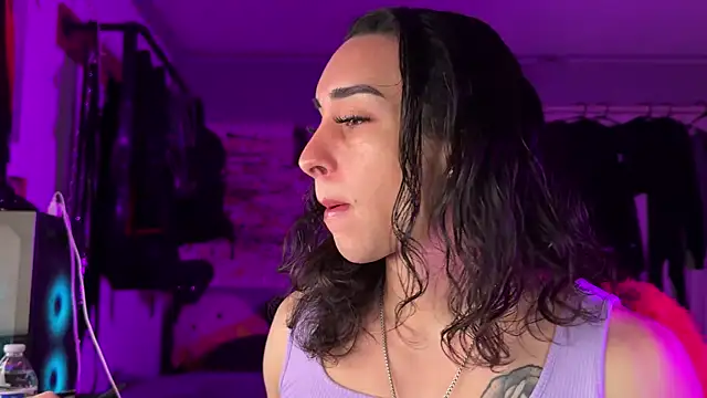 Snapshot of xoFrankie chatting on November 29, 2:44 am xoFrankie online show from November 29, 2:44 am