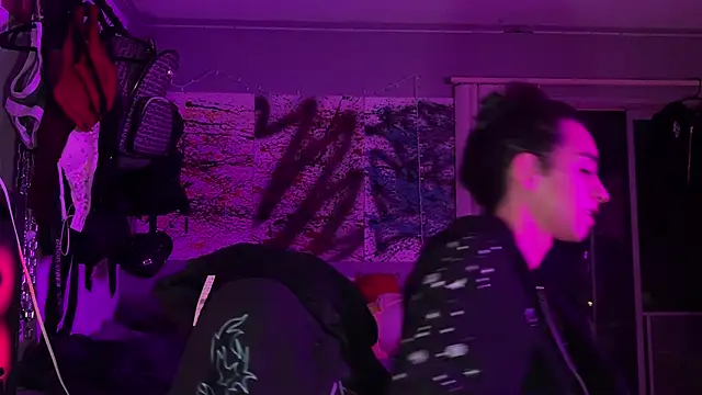 xoFrankie online show from December 17, 1:10 am