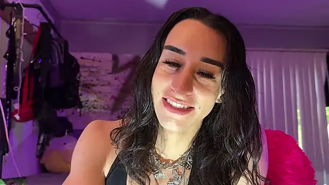 Snapshot of xoFrankie chatting on November 23, 10:20 pm xoFrankie online show from November 23, 10:20 pm