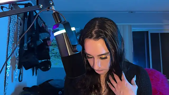 xoFrankie online show from April 6, 3:46 am