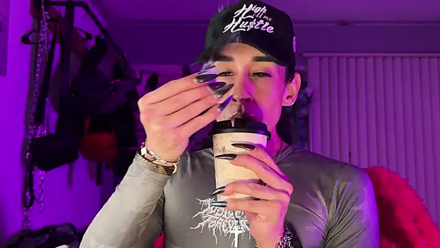 xoFrankie online show from February 11, 6:13 am