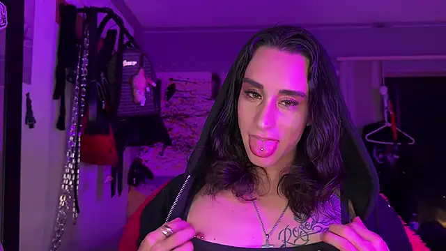 Snapshot of xoFrankie chatting on October 22, 1:49 am xoFrankie online show from October 22, 1:49 am