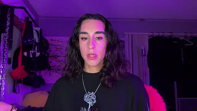 Snapshot of xoFrankie chatting on November 15, 2:59 am xoFrankie online show from November 15, 2:59 am