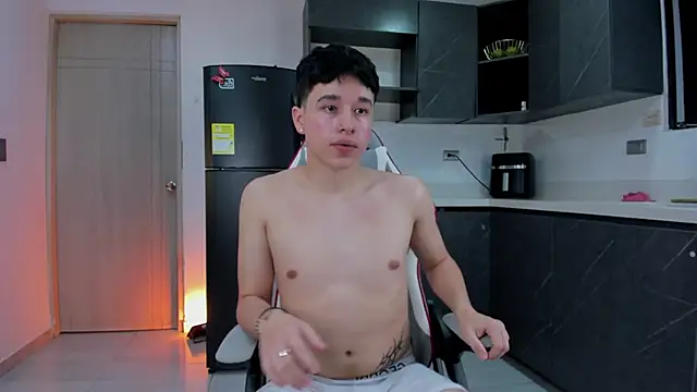 mrhot night online show from March 23, 1:06 am