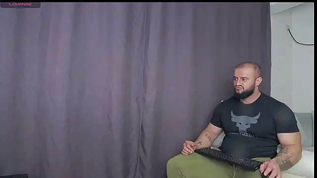 Snapshot of RickyMiami1 chatting on November 18, 10:13 pm RickyMiami1 online show from November 18, 10:13 pm