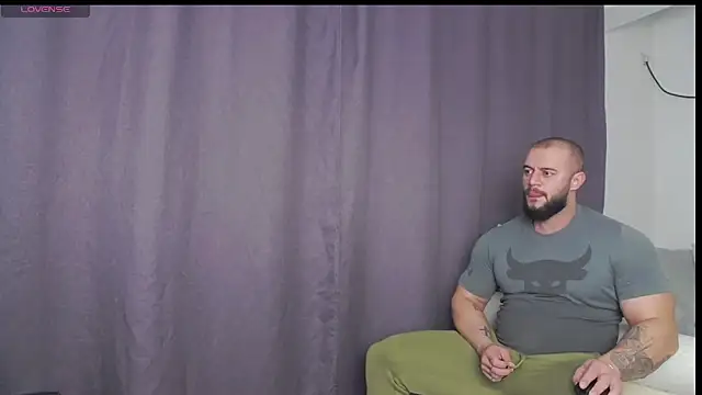 Snapshot of RickyMiami1 chatting on December 2, 8:21 pm RickyMiami1 online show from December 2, 8:21 pm