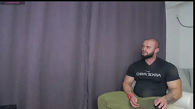 Snapshot of RickyMiami1 chatting on November 6, 6:56 pm RickyMiami1 online show from November 6, 6:56 pm