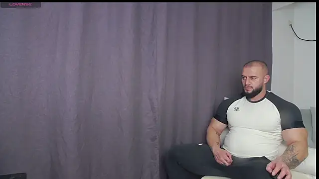 Snapshot of RickyMiami1 chatting on November 28, 9:48 pm RickyMiami1 online show from November 28, 9:48 pm