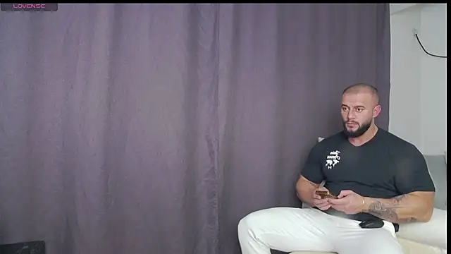 Snapshot of RickyMiami1 chatting on November 20, 7:47 pm RickyMiami1 online show from November 20, 7:47 pm