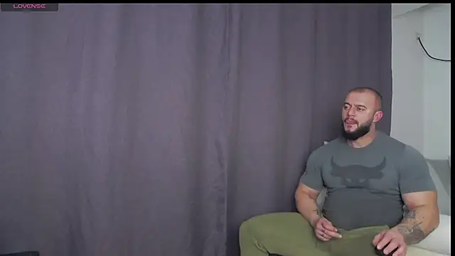 Snapshot of RickyMiami1 chatting on December 1, 6:31 pm RickyMiami1 online show from December 1, 6:31 pm