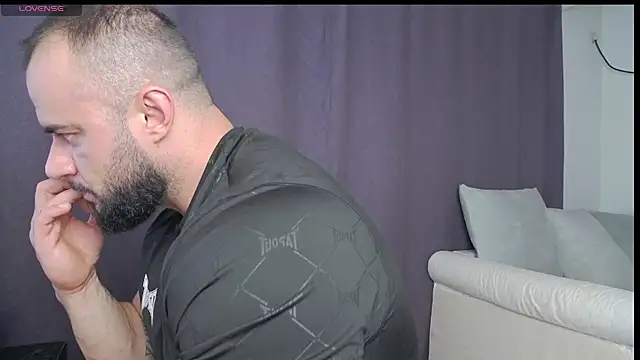 Snapshot of RickyMiami1 chatting on October 6, 5:35 pm RickyMiami1 online show from October 6, 5:35 pm