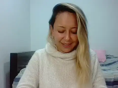 Snapshot of leah_susman chatting on November 7, 2:16 am leah susman online show from November 7, 2:16 am