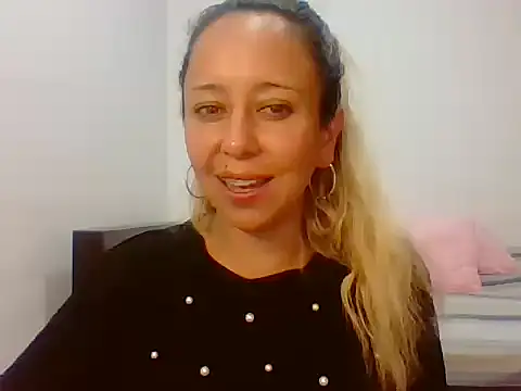 Snapshot of leah_susman chatting on November 10, 6:35 pm leah susman online show from November 10, 6:35 pm