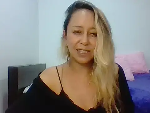 Snapshot of leah_susman chatting on November 20, 1:50 am leah susman online show from November 20, 1:50 am