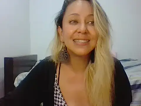 Snapshot of leah_susman chatting on October 24, 1:59 am leah susman online show from October 24, 1:59 am