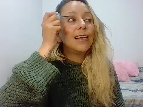 Snapshot of leah_susman chatting on November 8, 1:31 am leah susman online show from November 8, 1:31 am