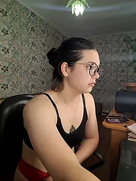 Snapshot of Albi_Glow chatting on October 11, 2:56 am Albi Glow online show from October 11, 2:56 am
